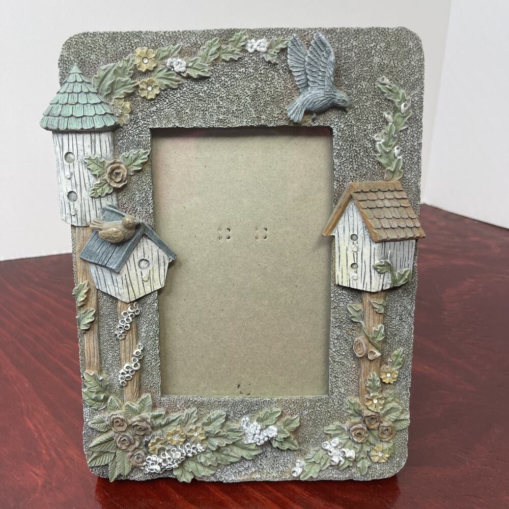 BIRDHOUSE THEMED RESIN HANDPAINTED 3D TABLE TOP PICTURE FRAME